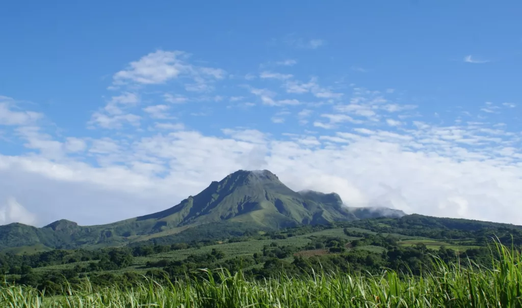 Vue au pied de la Montagne Pelée située à Saint-Pierre en Martinique