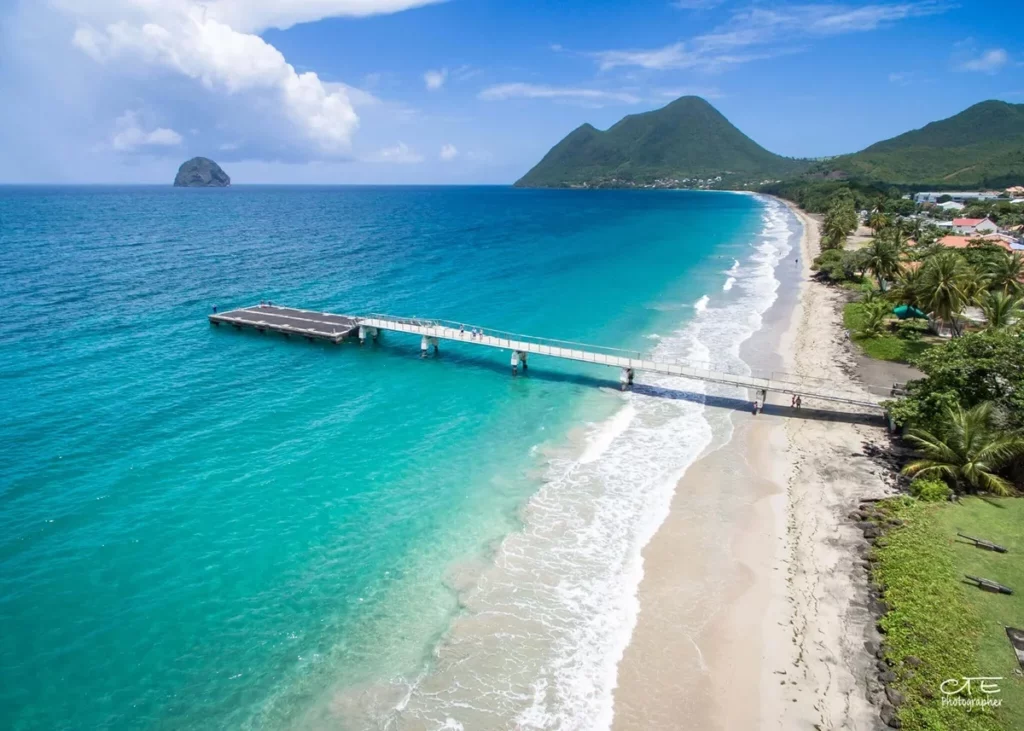 Parmi les plages de Martinique, la plage du Diamant