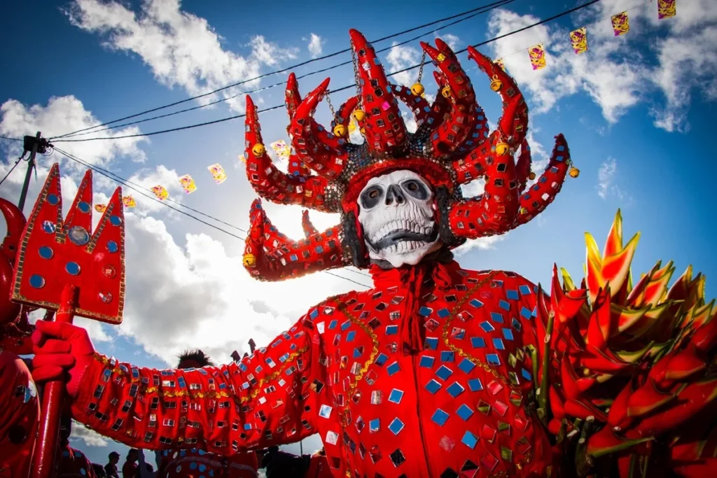 Costume du diable lors du Carnaval de Martinique